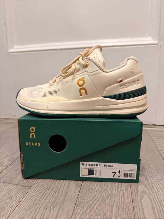 On Running Shoes - On Running Running The Roger Pro (Beams collab) Cream/Green Tennis Shoe
